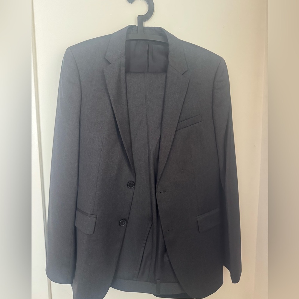 HUGO Gray Modern Fit Men’s Suit